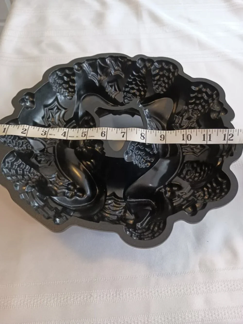 Nordic Ware Holiday Wreath Bundt Cake Pan